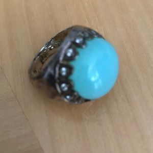 Gorgeous ring, turquoise blue stone, silver coloured band, rhinestones, 6